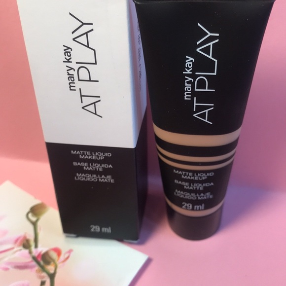 Mary Kay At Play Makeup Light to Medium - Picture 6 of 6